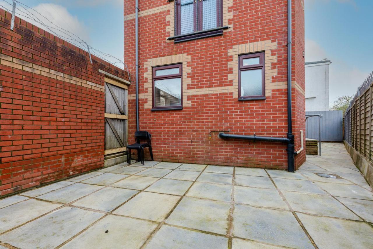 Stayright- 2 Bedroom House, Centrally Located & Close Walk To City Centre Cardiff Exterior photo