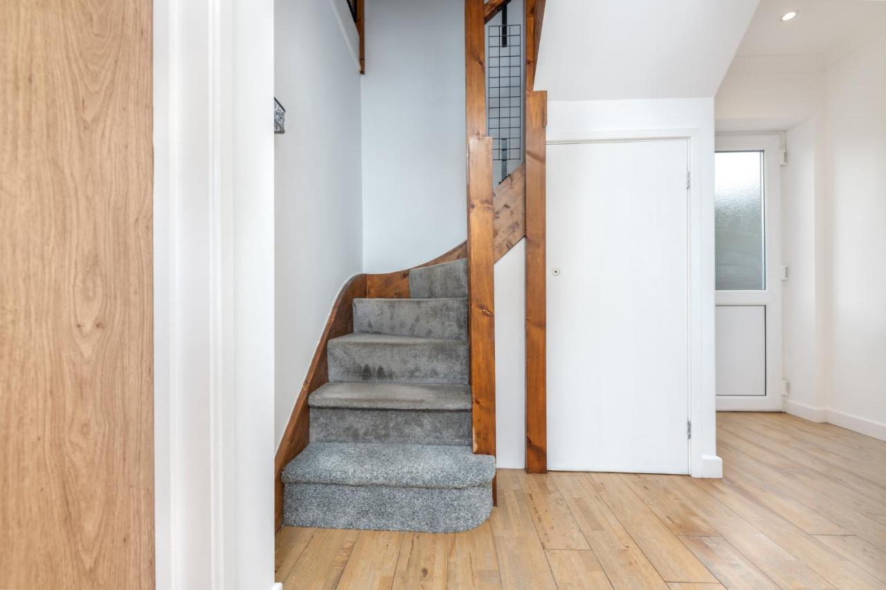 Stayright- 2 Bedroom House, Centrally Located & Close Walk To City Centre Cardiff Exterior photo